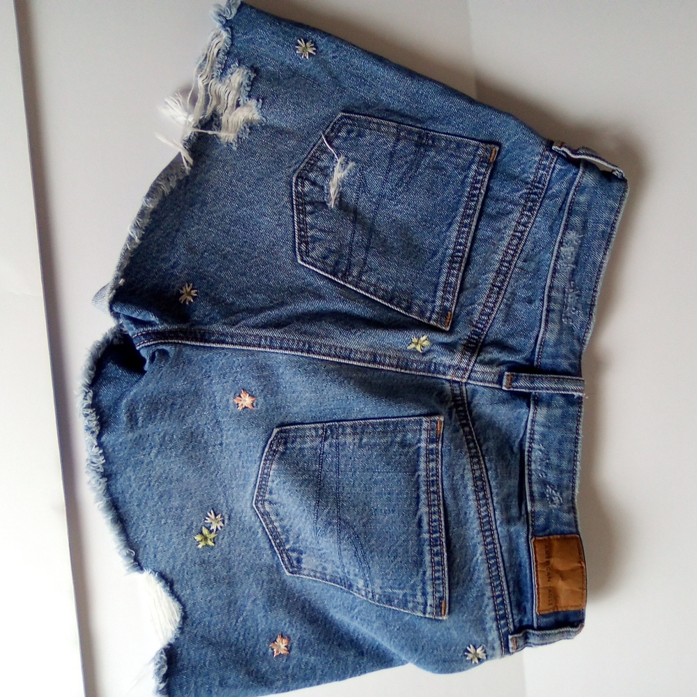 AMERICAN EAGLE Denim Shorts WITH FLOWER DESIGN SIZE 0 - Picture 3 of 7